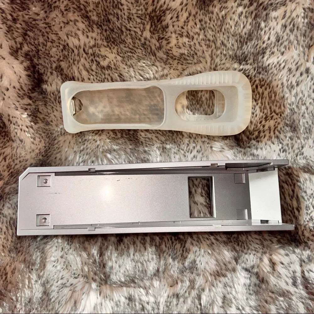 Wii - Nintendo Wii Console Stand - Wii Controller Silicone Case -
